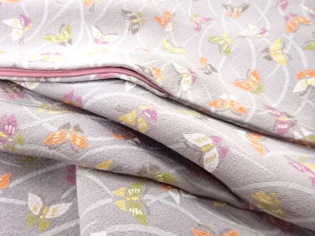  未使用品　芝草に蝶模様　小紋着物